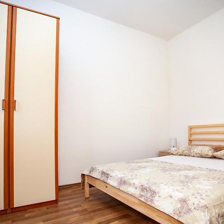 Ap Punta Next To Sandy Beach, Apartment With Garden Омиш Экстерьер фото