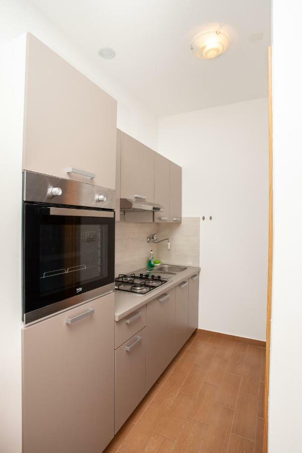Ap Punta Next To Sandy Beach, Apartment With Garden Омиш Экстерьер фото