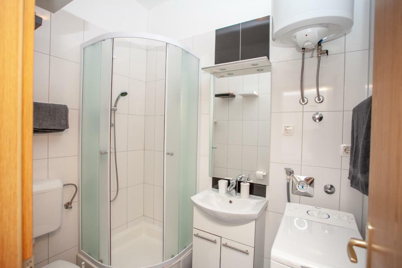 Ap Punta Next To Sandy Beach, Apartment With Garden Омиш Экстерьер фото
