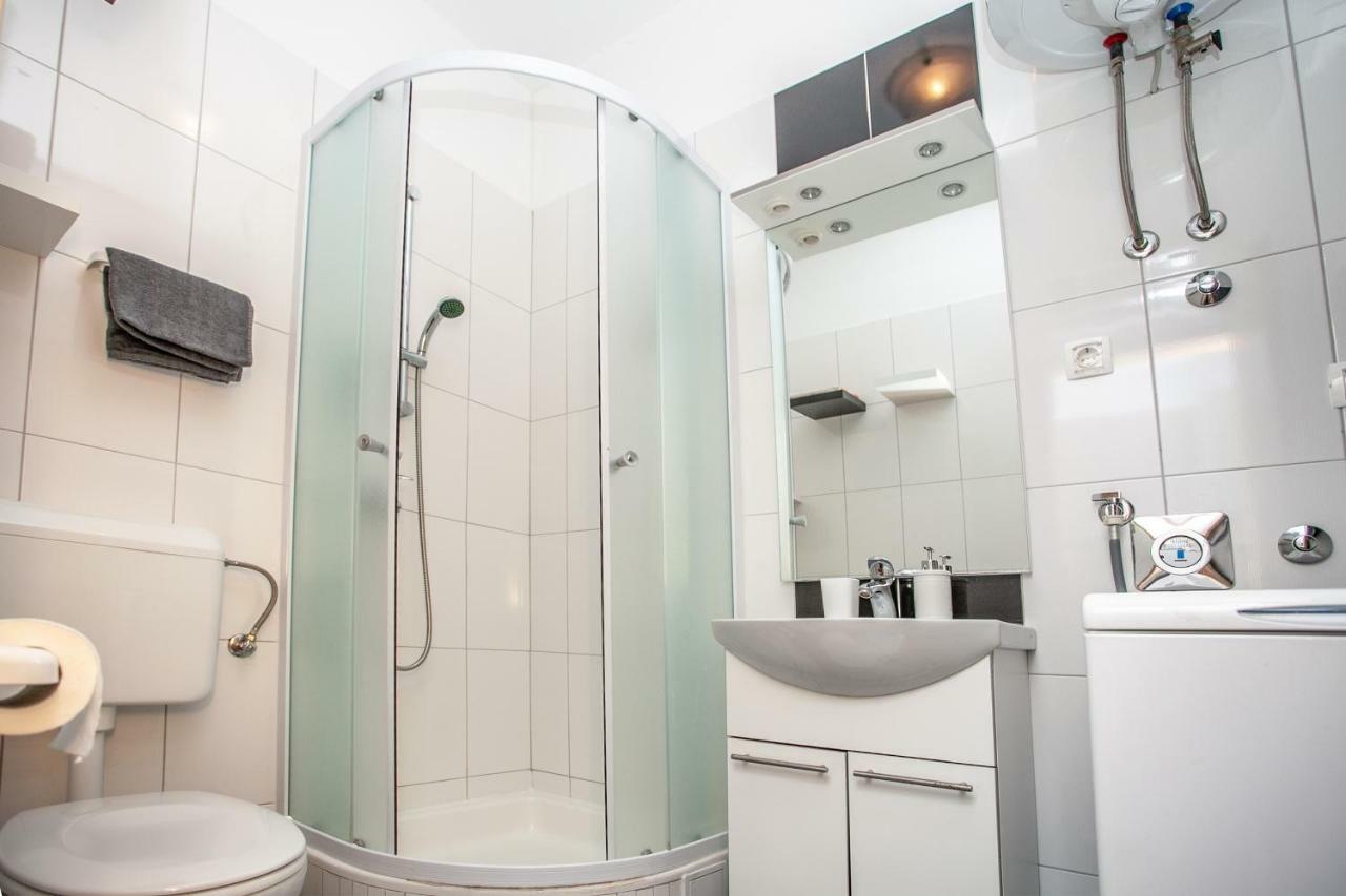 Ap Punta Next To Sandy Beach, Apartment With Garden Омиш Экстерьер фото