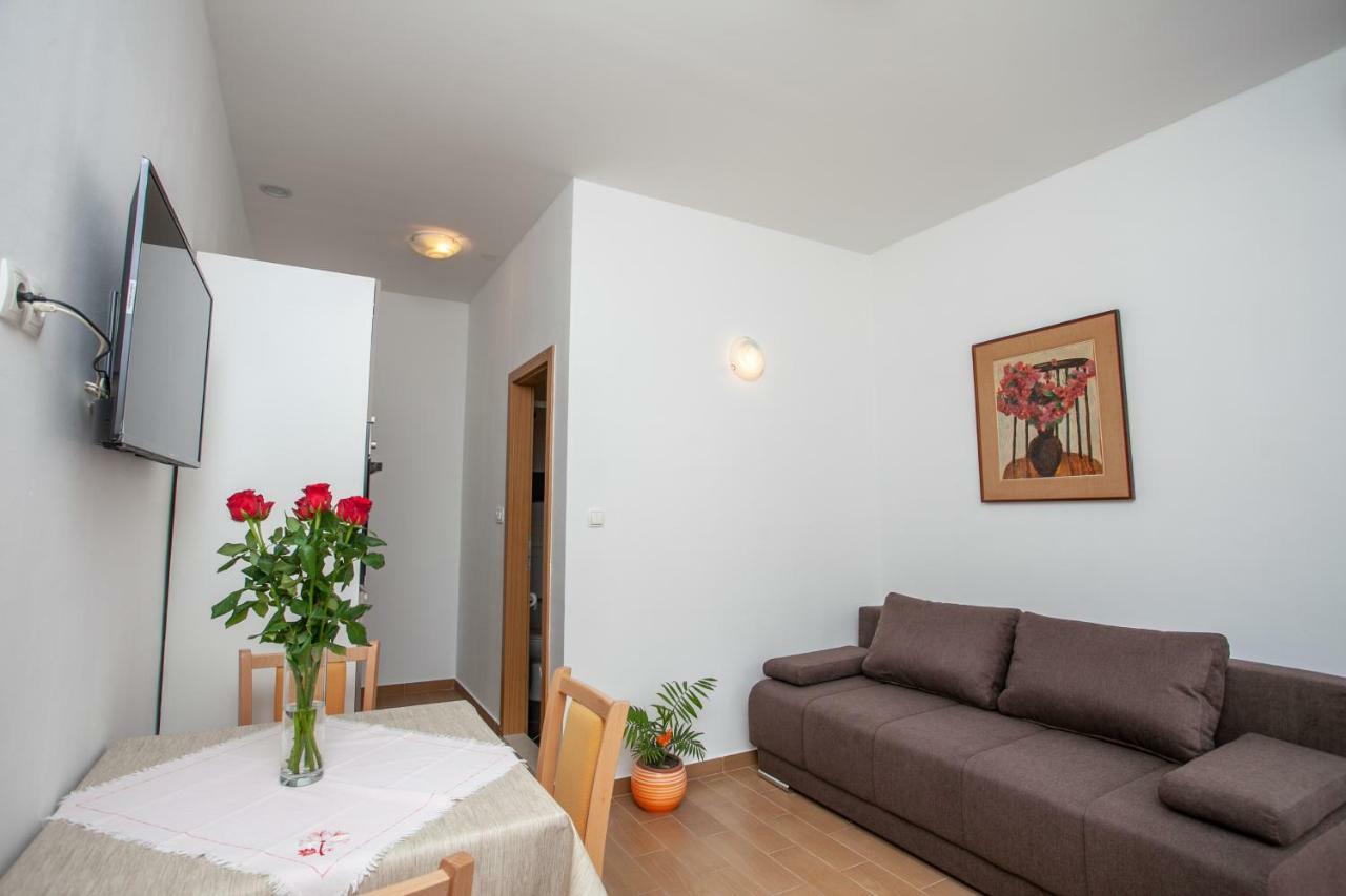 Ap Punta Next To Sandy Beach, Apartment With Garden Омиш Экстерьер фото